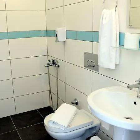 أغان بنسيون